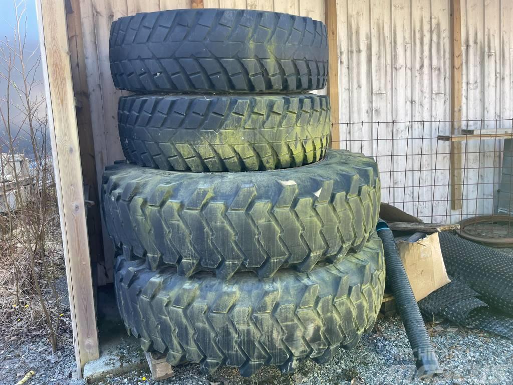  Tractor wheels 2x 400/80 R28 2 x 18.4 R38 Tyres, wheels and rims