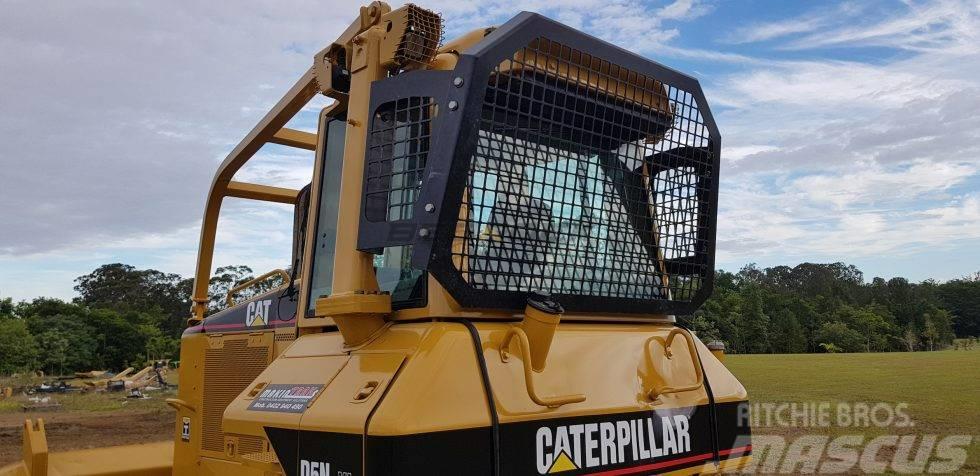 CAT Screens and Sweeps package for D5N Alte accesorii tractor