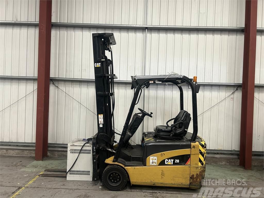 CAT EP20NT-48E Stivuitor electric
