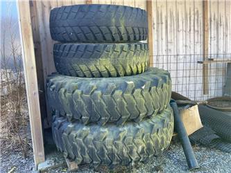 Tractor wheels 2x 400/80 R28 2 x 18.4 R38
