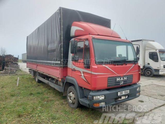 MAN 8.225 L 2000 Curtainsider trucks