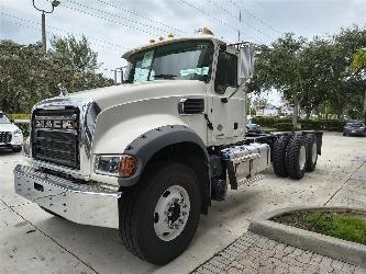Mack GR64F
