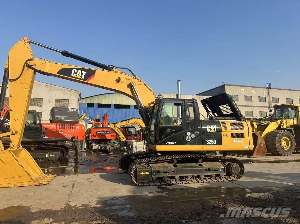 CAT 325 D Excavatoare pe șenile
