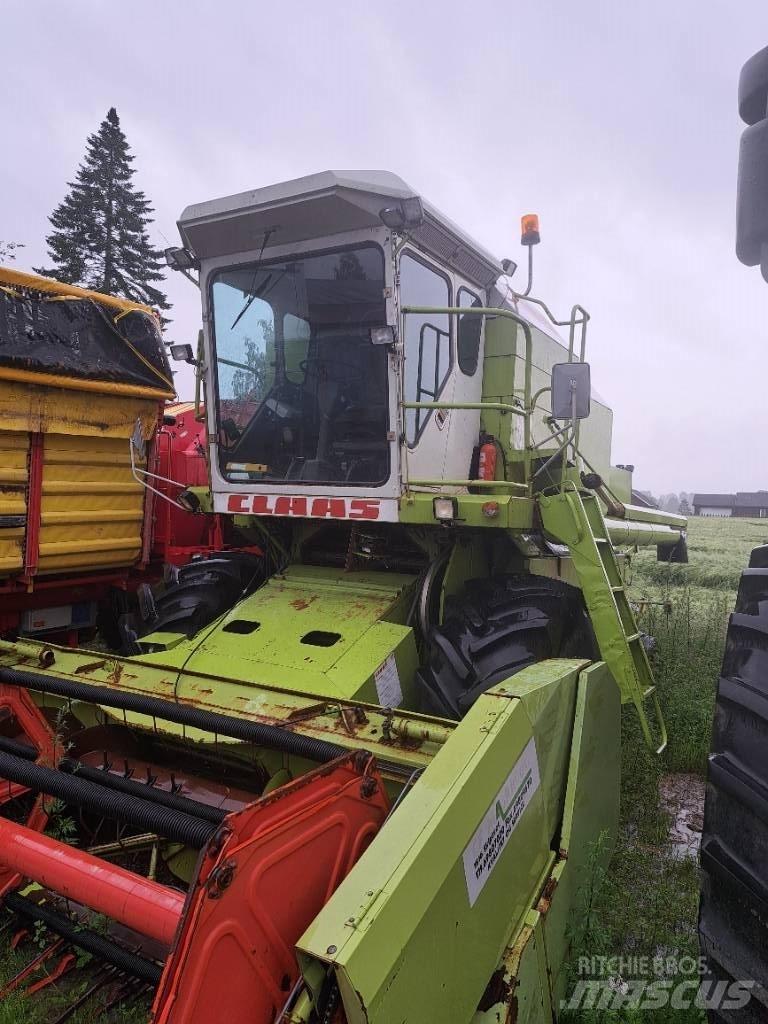 CLAAS Dominator 68 Combine de secerat