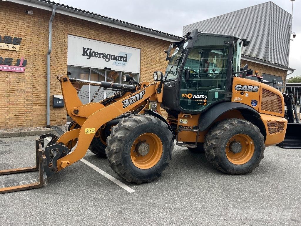 CASE 321 F Incarcator pe pneuri