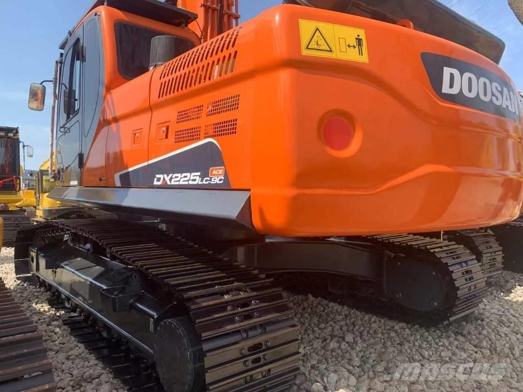 Doosan DX 225 Excavatoare pe șenile
