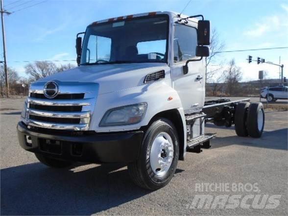 Hino 338 Camion cabina sasiu