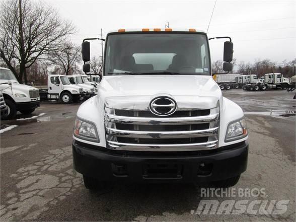 Hino 338 Camion vidanje
