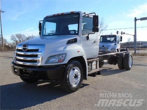 Hino 338 Camion cabina sasiu