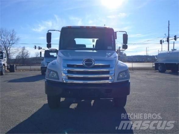 Hino 338 Camion cabina sasiu