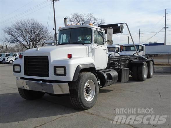 Mack RD600 Camion cu carlig de ridicare