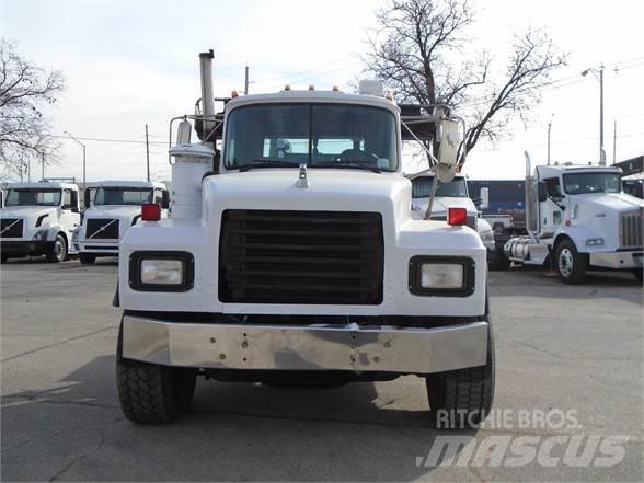 Mack RD600 Camion cu carlig de ridicare