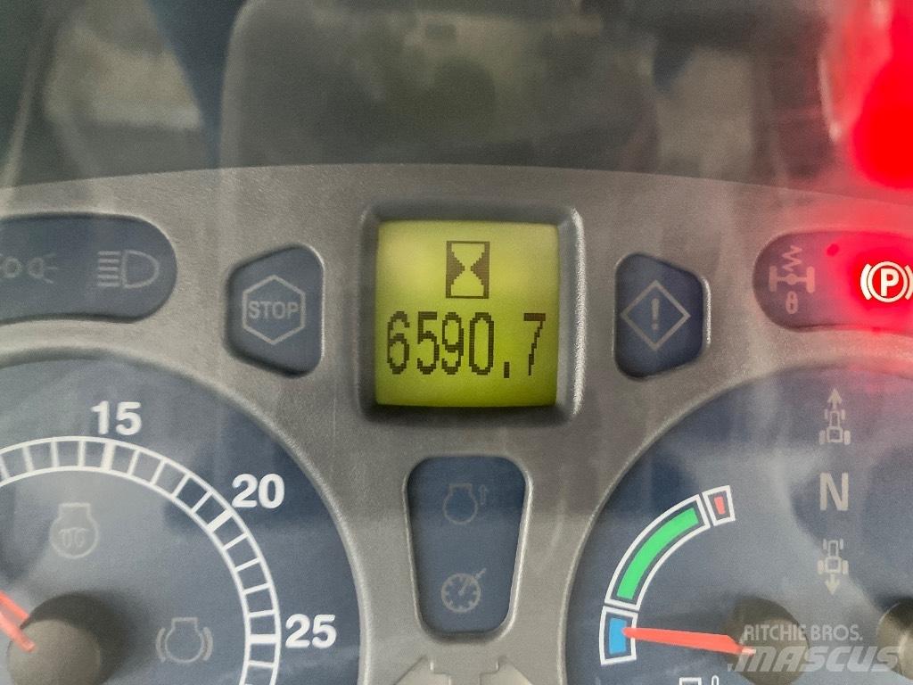 New Holland T 7030 Tractoare