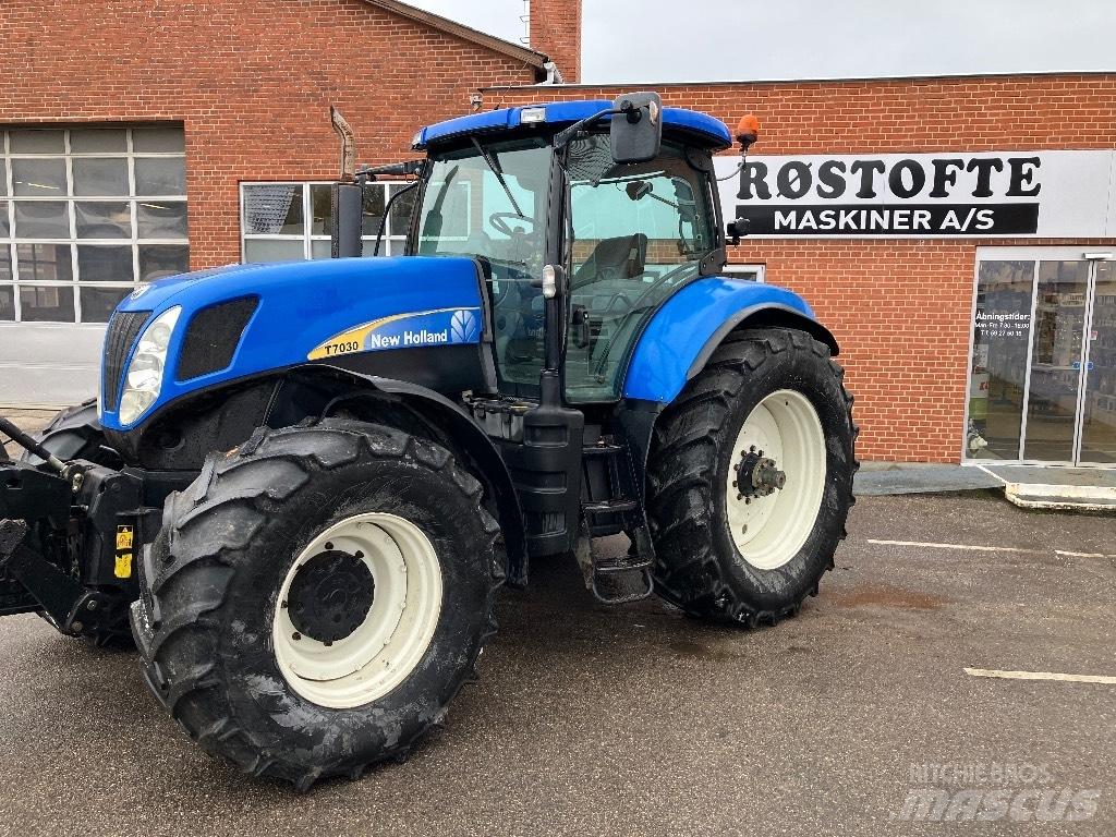 New Holland T 7030 Tractoare