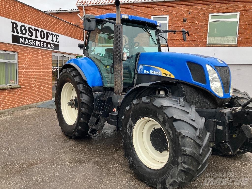 New Holland T 7030 Tractoare