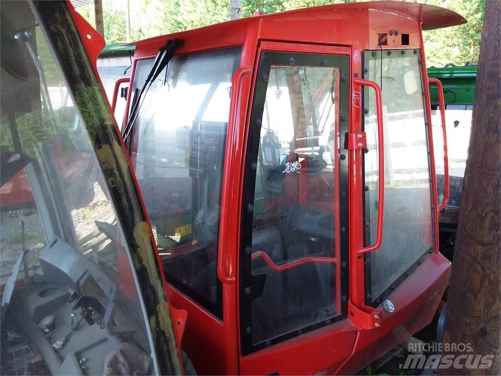 Komatsu 895 Cabine si interior