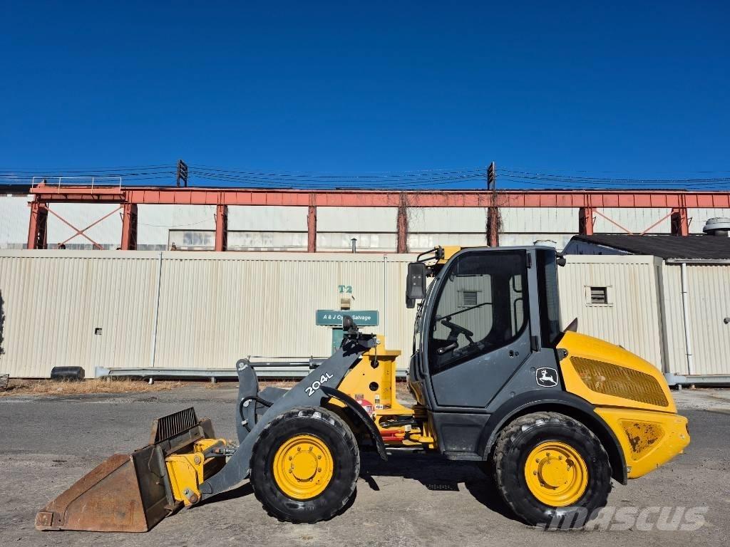 John Deere 204 L Incarcator pe pneuri