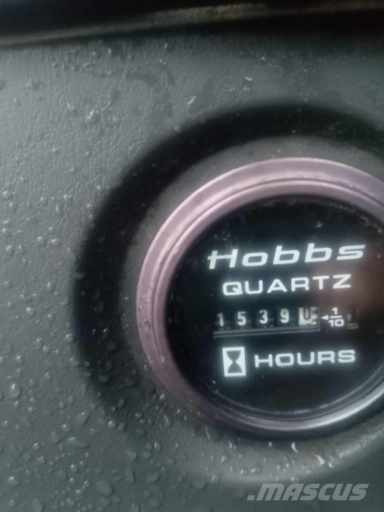 Hyundai 140W-7A Excavatoare cu roti