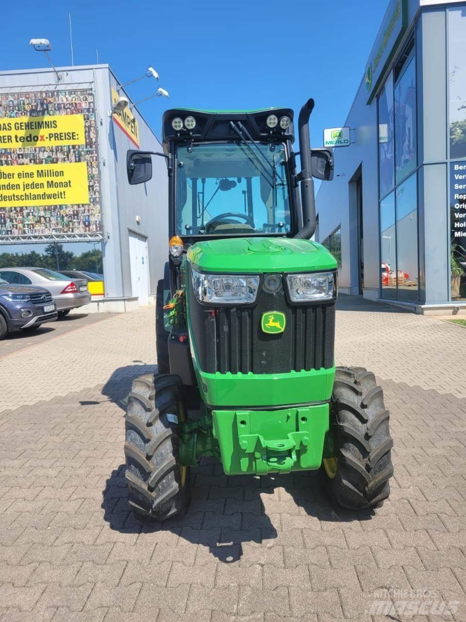John Deere 5105GV Tractoare