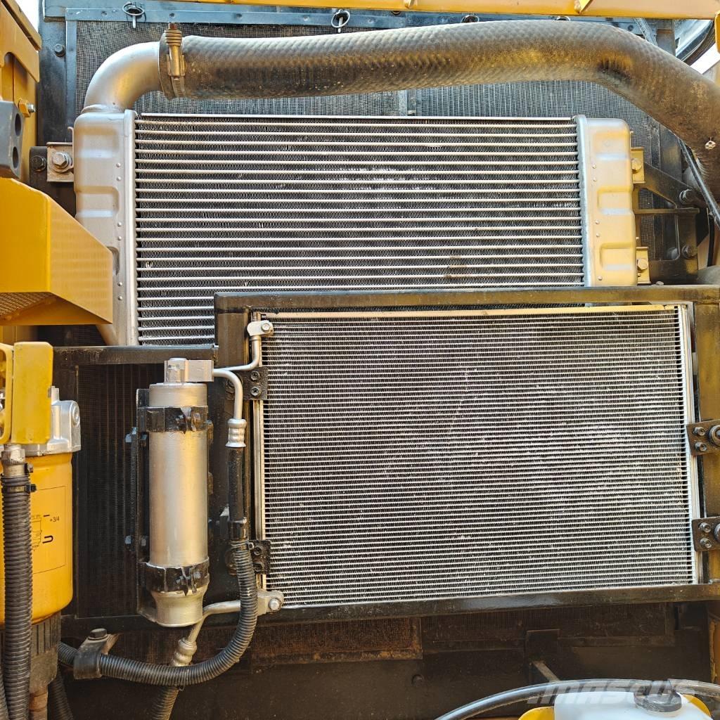 CAT 323D2 Excavatoare pe șenile
