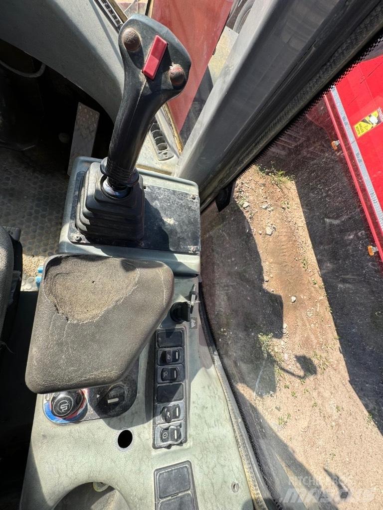 Hitachi LX 210 E Incarcator pe pneuri