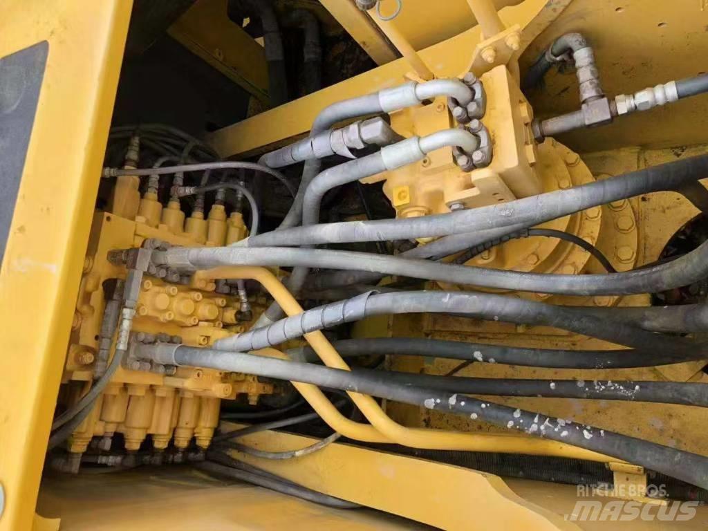 Komatsu 200-7 Excavatoare pe șenile

