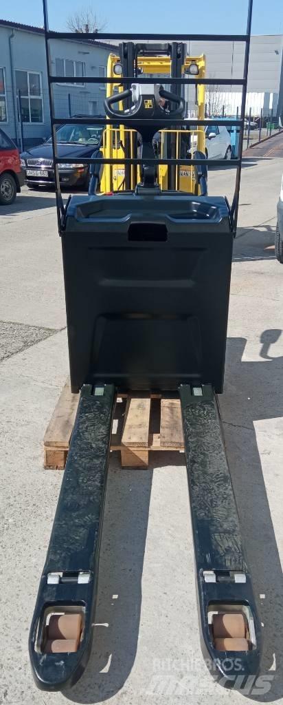 Hyster P 2.5 S Transpaleta cu platforma
