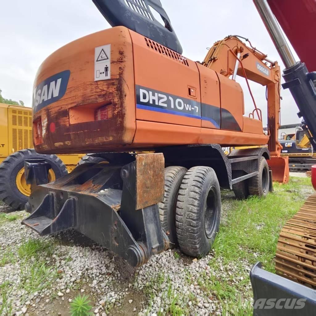 Doosan DH 210 W-7 Excavatoare cu roti