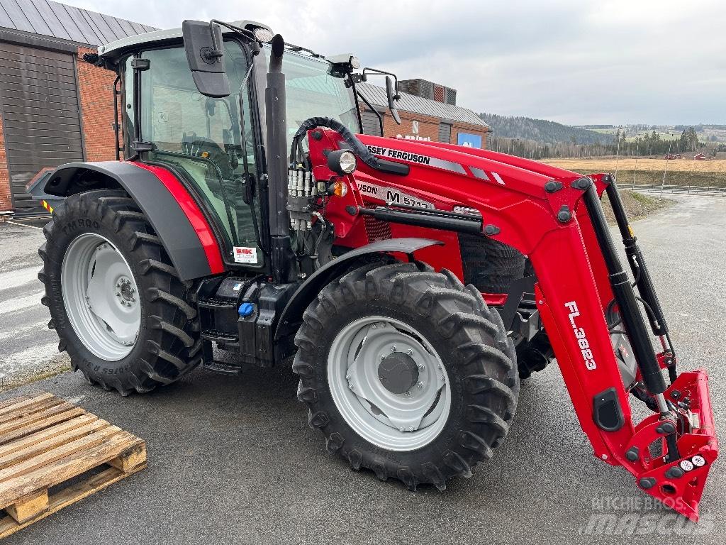 Massey Ferguson 5713 Tractoare