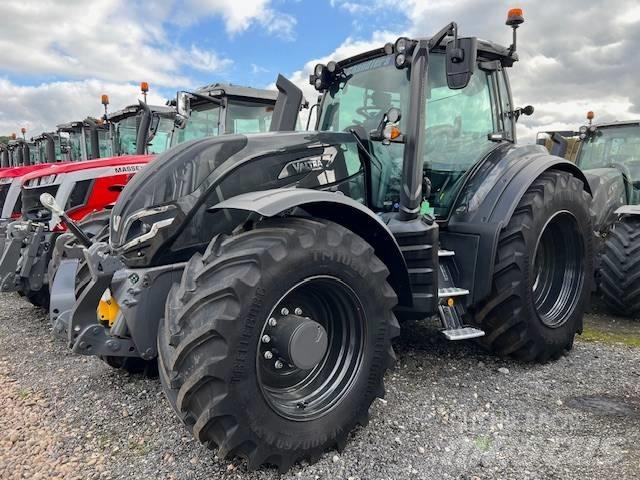 Valtra T215A Tractoare
