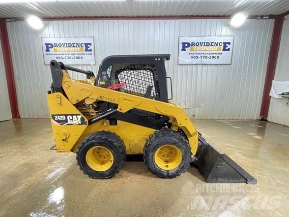 CAT 242D Mini incarcator