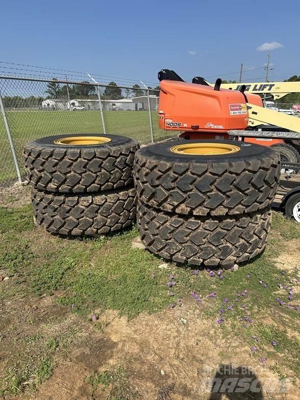 CAT 938M Incarcator pe pneuri