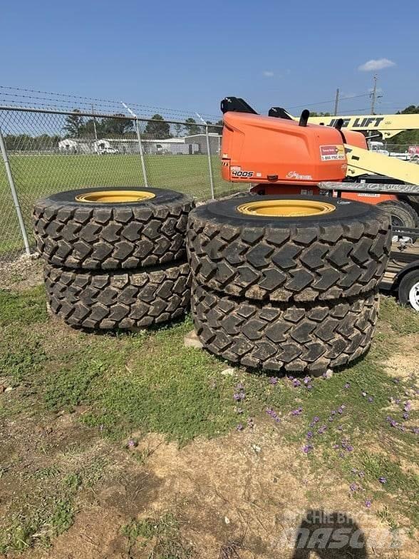 CAT 938M Incarcator pe pneuri