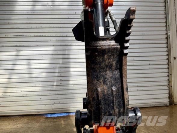 Kubota M62 Buldoexcavatoare