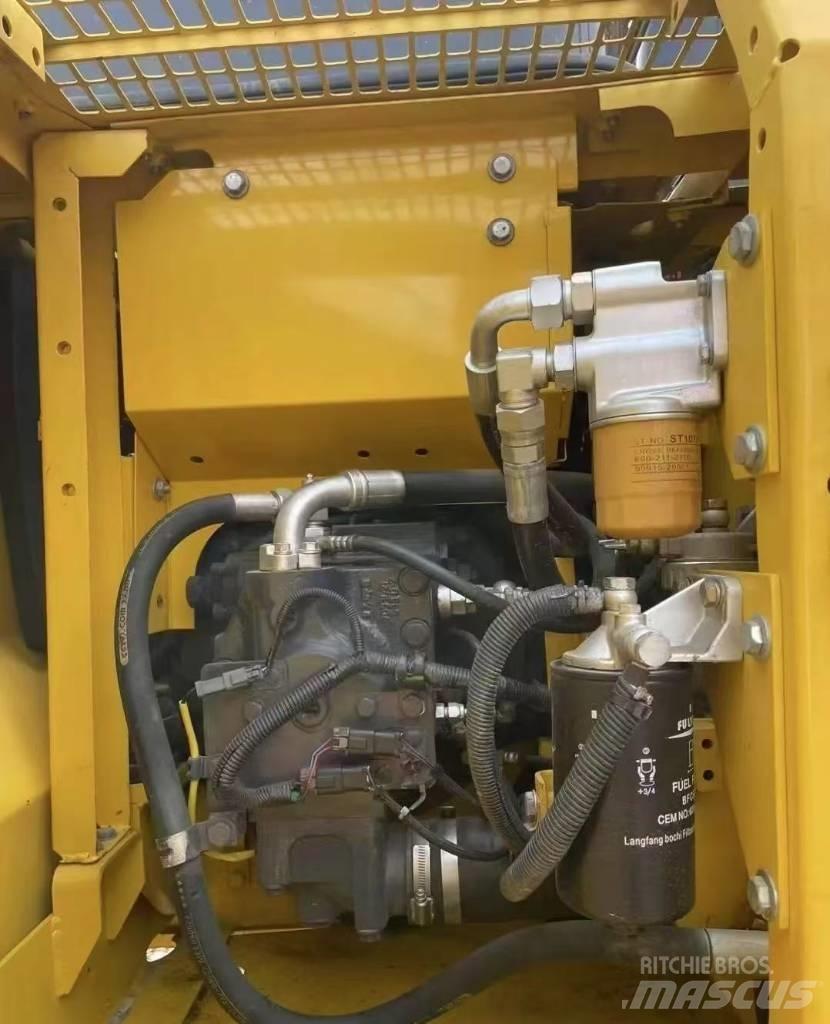 Komatsu PC 130 Excavatoare pe șenile
