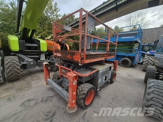 SkyJack 6832RT Platforme foarfeca