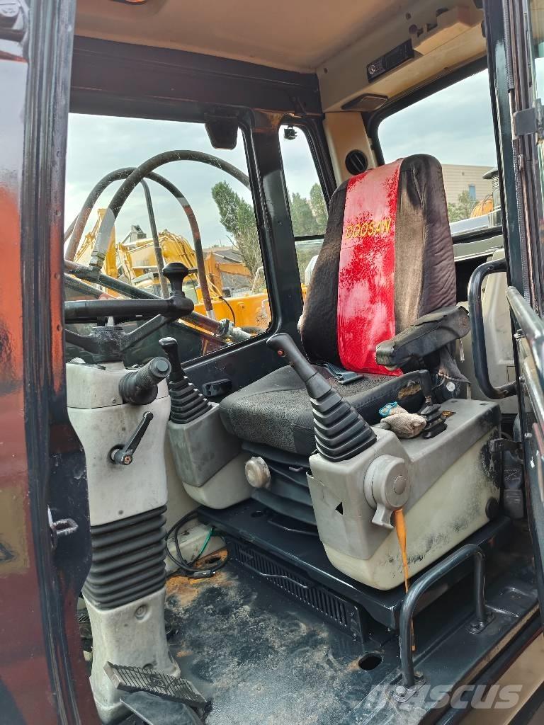 Hyundai r210w-9 Excavatoare cu roti