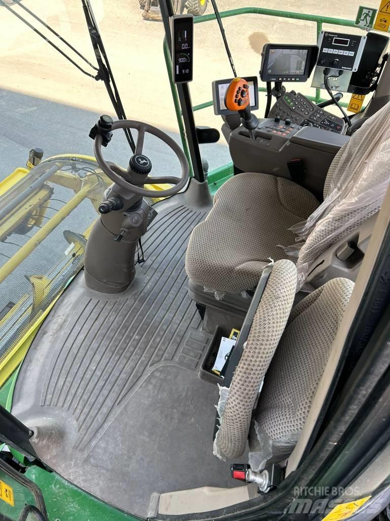 John Deere 8300i Forajere cu autopropulsare