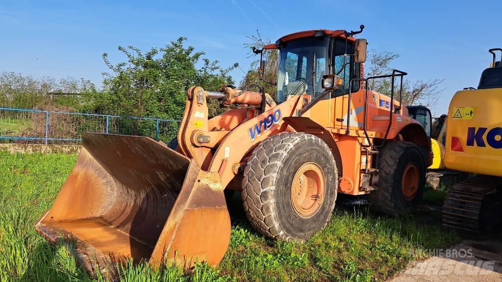 Hitachi W190 Incarcator pe pneuri