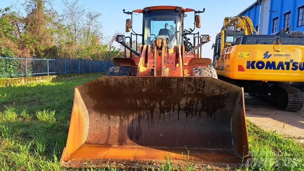 Hitachi W190 Incarcator pe pneuri