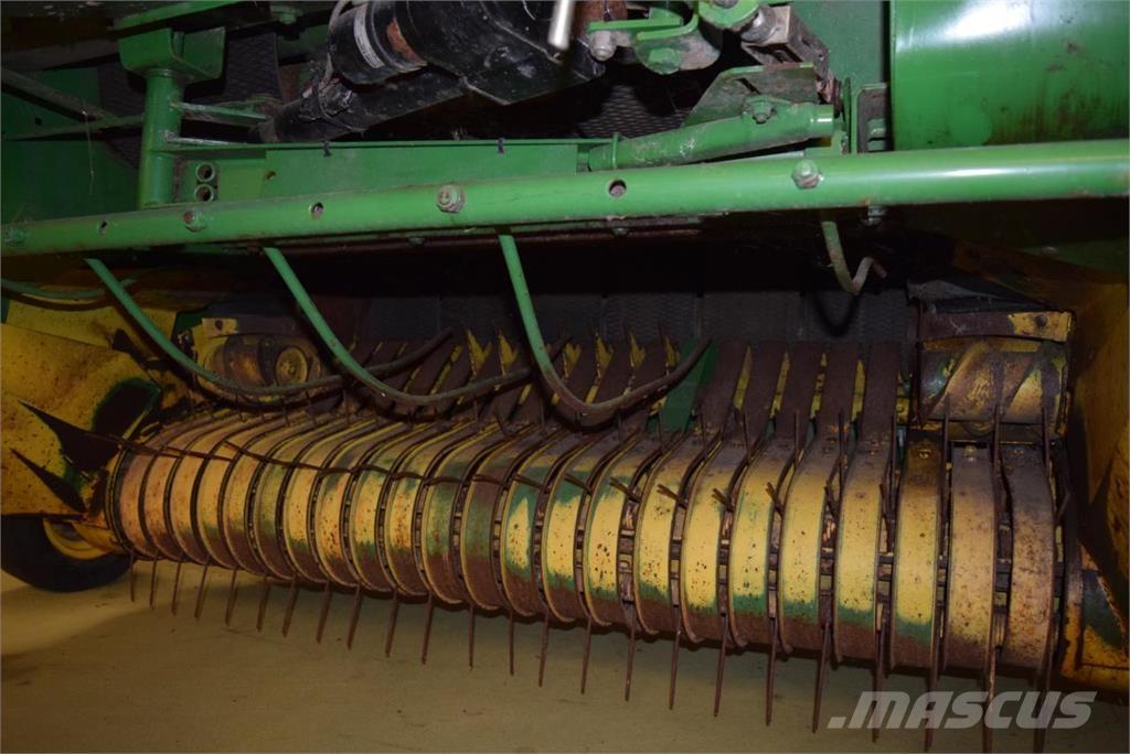 John Deere 580 Masina de balotat cilindric