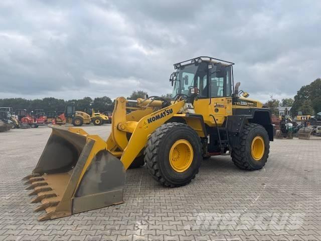 Komatsu WA 320 Incarcator pe pneuri