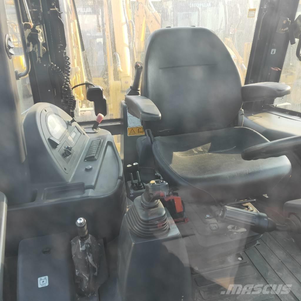 LiuGong LG777 Buldoexcavatoare