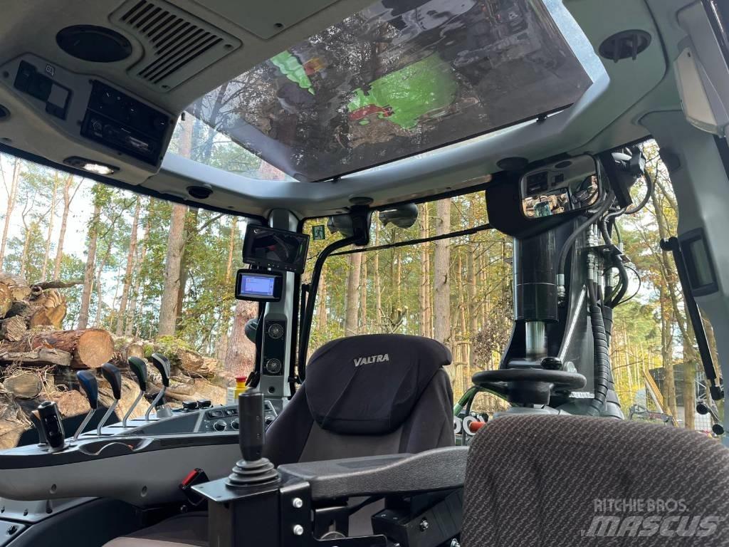 Valtra T214 Active Tractoare