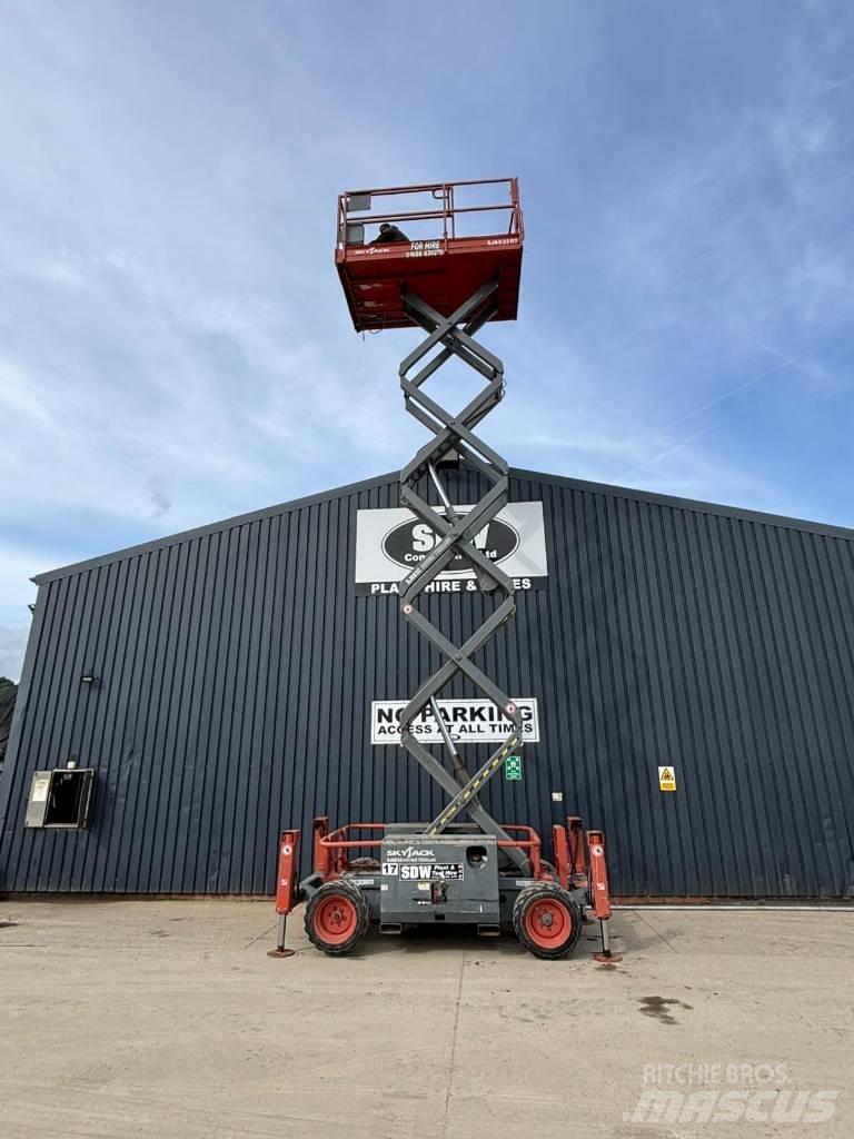 SkyJack SJ 6832 RT Platforme foarfeca