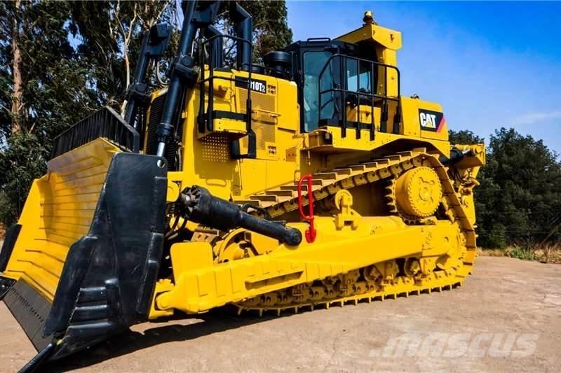 CAT D10T Buldozere pe senile