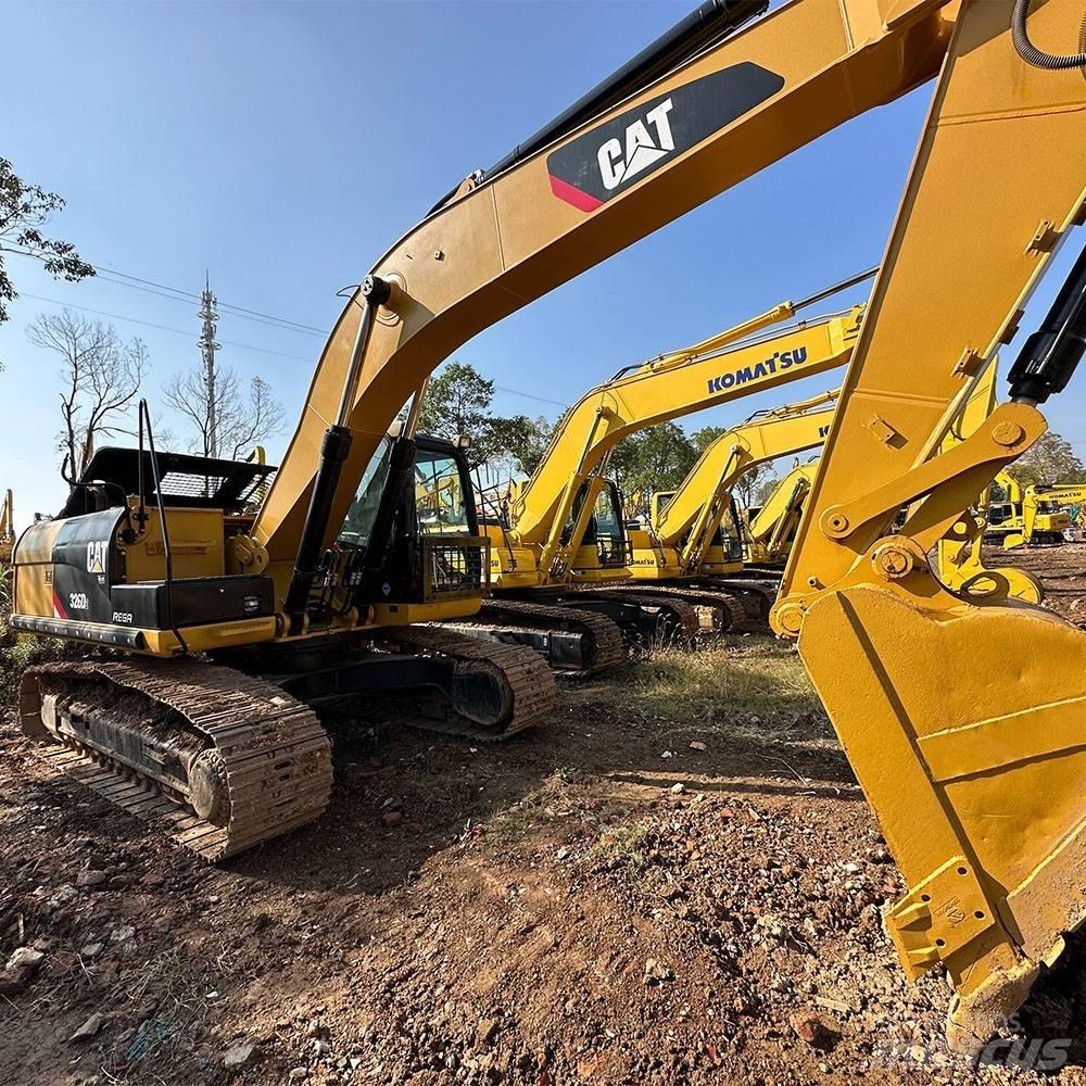 CAT 326D Excavatoare pe șenile
