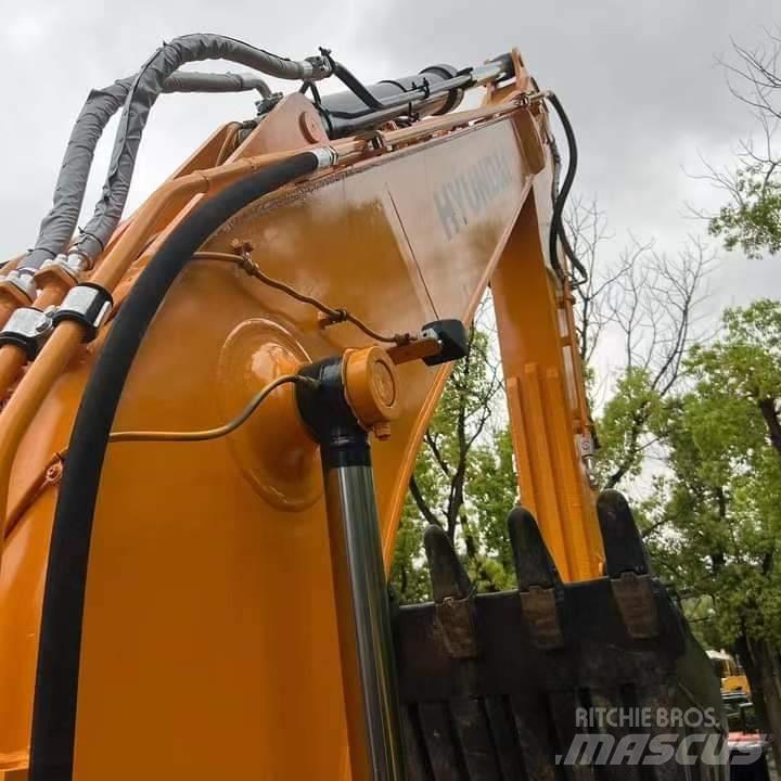 Hyundai R220LC-9S Excavatoare pe șenile
