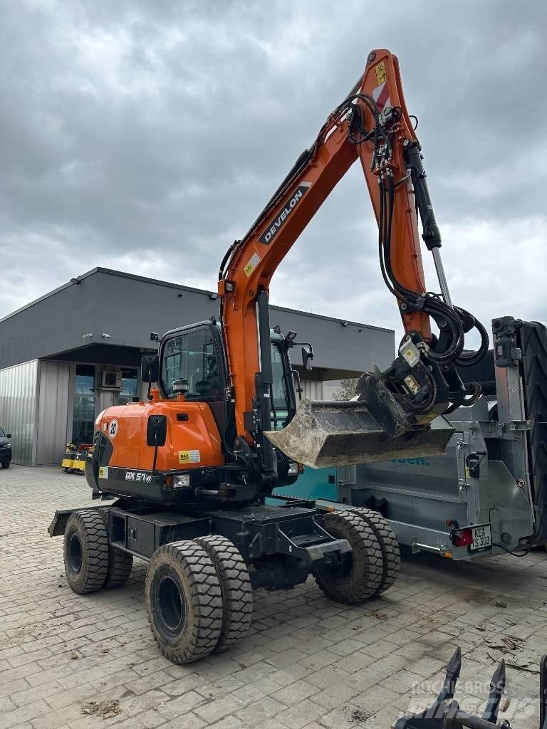 Develon DX 57 W-7 Excavatoare cu roti