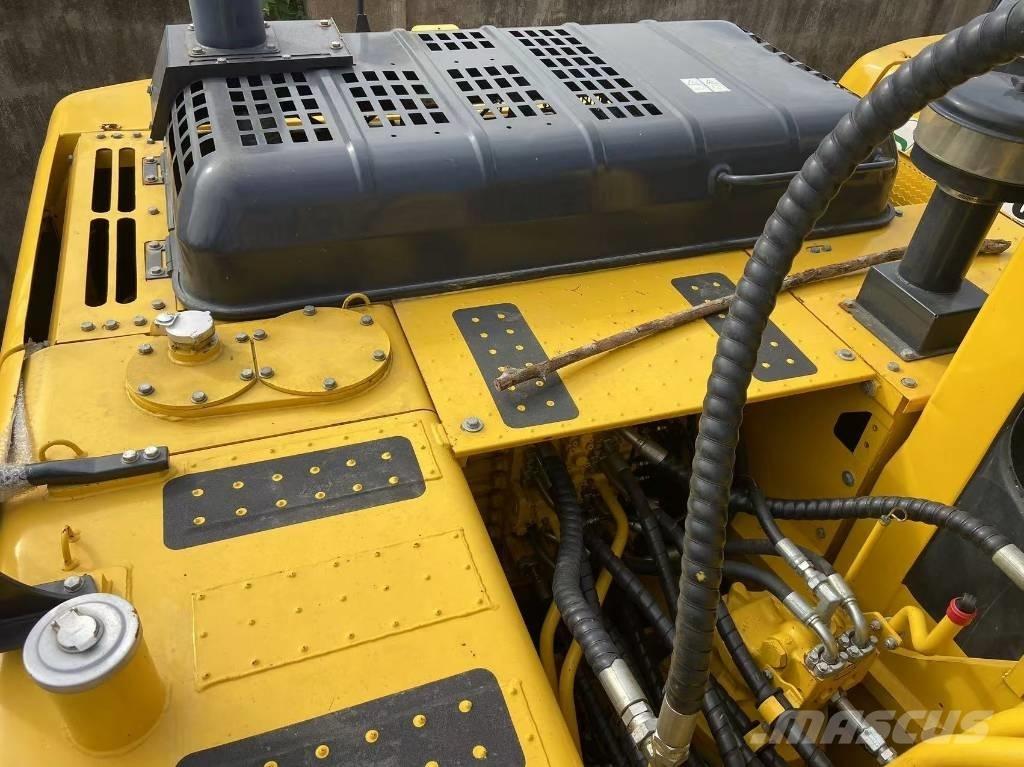Komatsu PC 220-8 Excavatoare 7t - 12t
